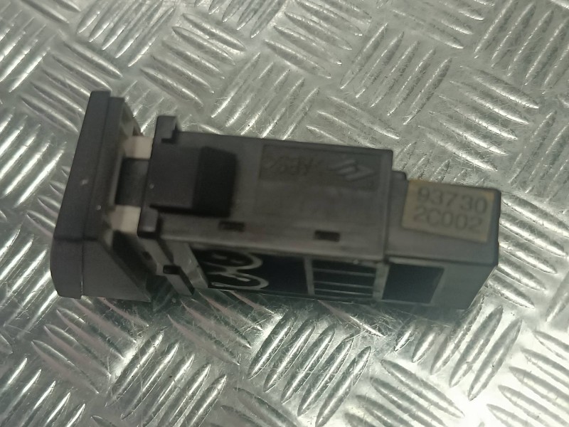 Recambio de interruptor para hyundai coupe (gk) referencia OEM IAM 937302C002 CONECTOR 6 PINES ANTINIEBLAS