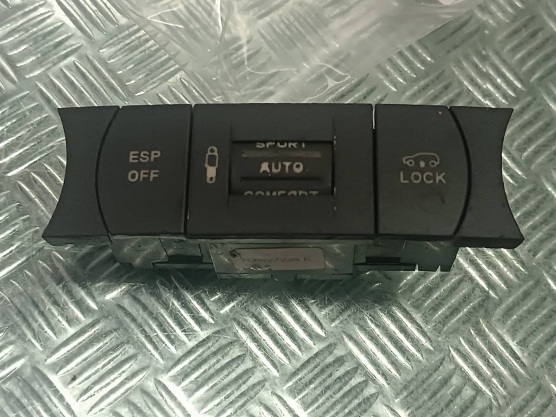 Recambio de interruptor para volkswagen touareg (7la) referencia OEM IAM 7L6927225E CONECTOR 8 PINES ESP / AMORTIGUACION