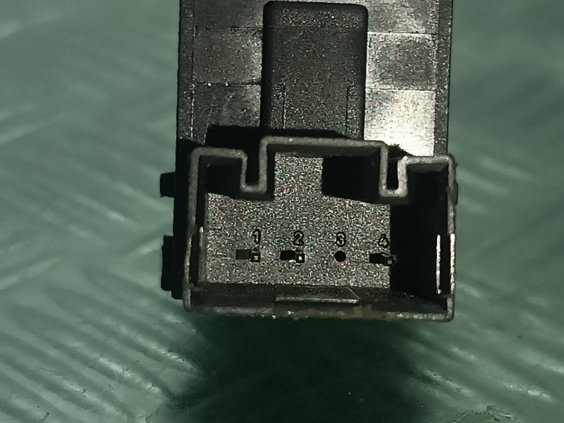 Recambio de mando elevalunas trasero izquierdo para volkswagen touareg (7la) referencia OEM IAM 7L6959855A  CONECTOR 3 PINES