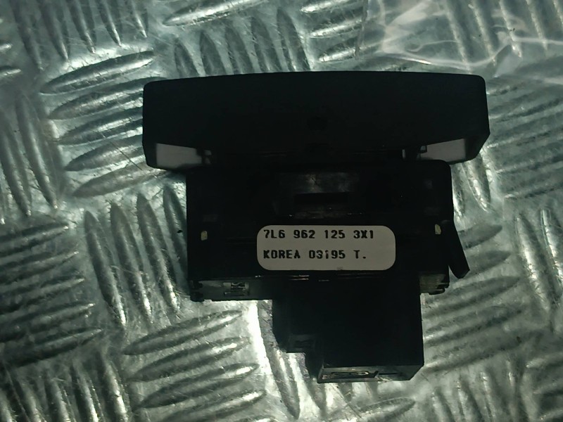 Recambio de interruptor para volkswagen touareg (7la) referencia OEM IAM 7L6962125 CONECTOR 4 PINES CIERRE CENTRALIZADO