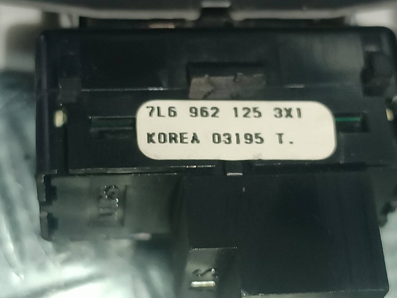 Recambio de interruptor para volkswagen touareg (7la) referencia OEM IAM 7L6962125 CONECTOR 4 PINES CIERRE CENTRALIZADO