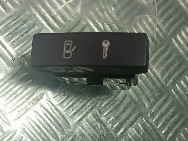 Recambio de interruptor para volkswagen touareg (7la) referencia OEM IAM 7L6962125 CONECTOR 4 PINES CIERRE CENTRALIZADO