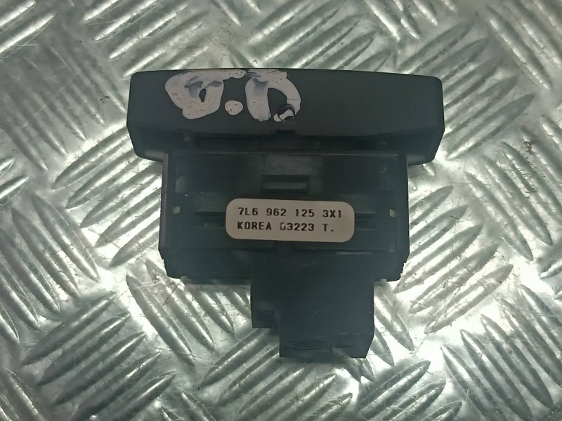 Recambio de interruptor para volkswagen touareg (7la) referencia OEM IAM 7L6962125 CONECTOR 4 PINES CIERRE CENTRALIZADO