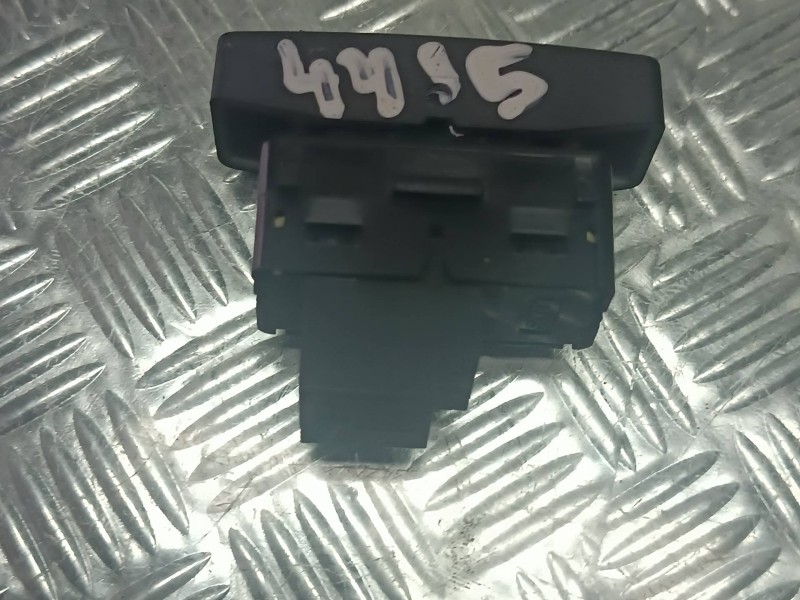 Recambio de interruptor para volkswagen touareg (7la) referencia OEM IAM 7L6962125 CONECTOR 4 PINES CIERRE CENTRALIZADO
