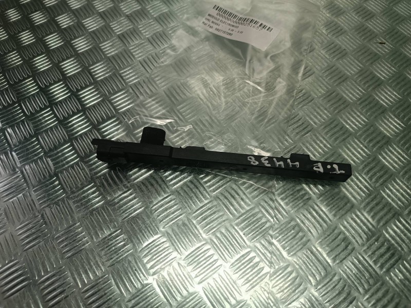 Recambio de modulo electronico para opel mokka referencia OEM IAM 9827157280 CONECTOR 2 PINES AMPLIFICADOR ANTENA