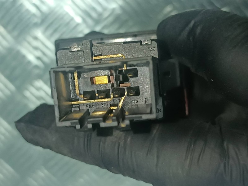 Recambio de warning para volkswagen touareg (7la) referencia OEM IAM 7L6953235  CONECTOR 5 PINES