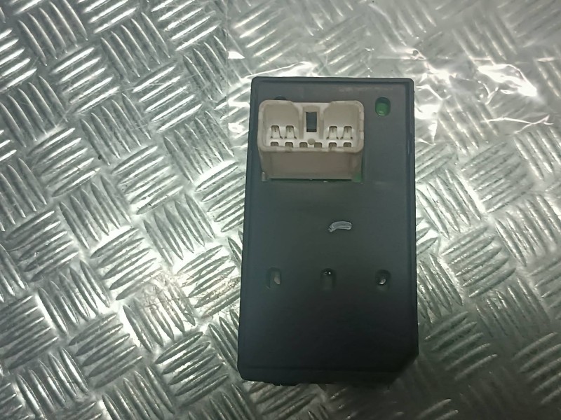 Recambio de mando elevalunas delantero izquierdo para hyundai coupe (gk) referencia OEM IAM 935702C500  CONECTOR 10 PINES