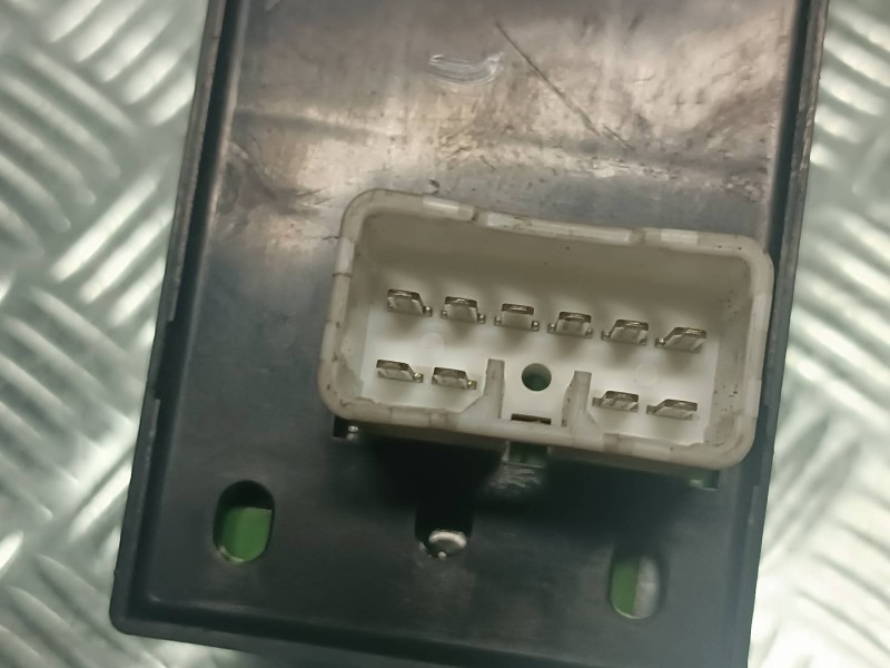 Recambio de mando elevalunas delantero izquierdo para hyundai coupe (gk) referencia OEM IAM 935702C500  CONECTOR 10 PINES