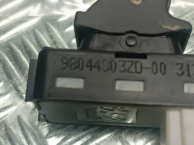Recambio de mando elevalunas trasero derecho para opel mokka referencia OEM IAM 98044803ZD  CONECTOR 4 PINES