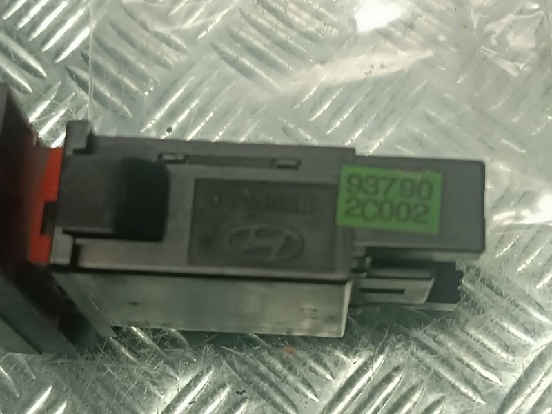 Recambio de warning para hyundai coupe (gk) referencia OEM IAM 937902C002  CONECTOR 6 PINES