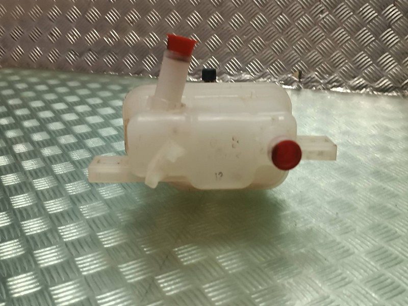Recambio de deposito expansion para toyota c-hr referencia OEM IAM 108KPA  