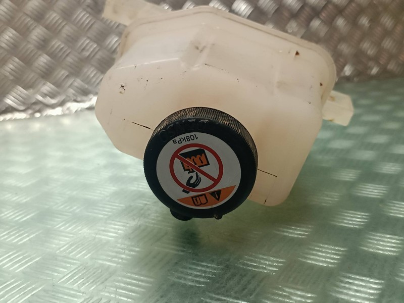 Recambio de deposito expansion para toyota c-hr referencia OEM IAM 108KPA  