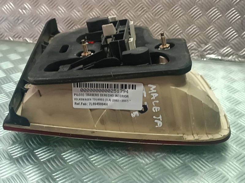 Recambio de piloto trasero derecho interior para volkswagen touareg (7la) referencia OEM IAM 7L6945094H 28268003 