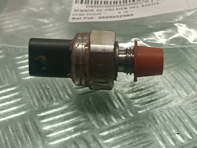 Recambio de sensor de presión del aceite para ford focus referencia OEM IAM 9809052680  