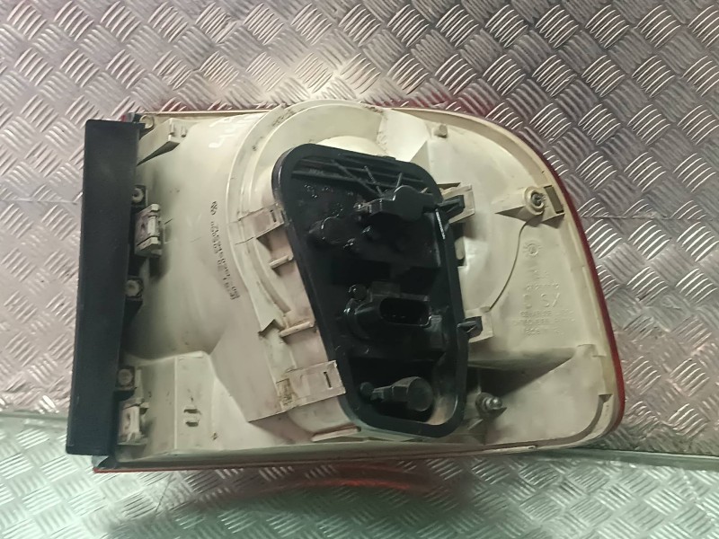 Recambio de piloto trasero izquierdo para volkswagen touareg (7la) referencia OEM IAM 7L6945095K 28259002 