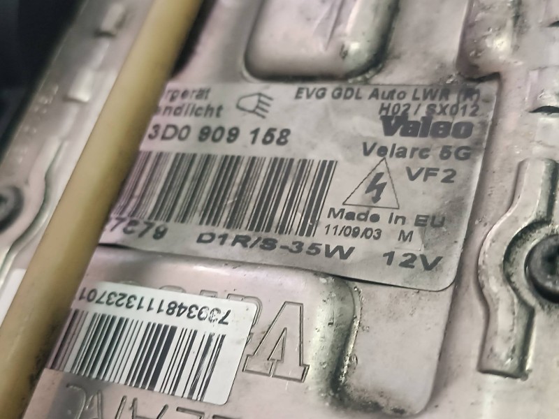 Recambio de faro derecho para volkswagen touareg (7la) referencia OEM IAM 3D0909158  FARO DE XENON