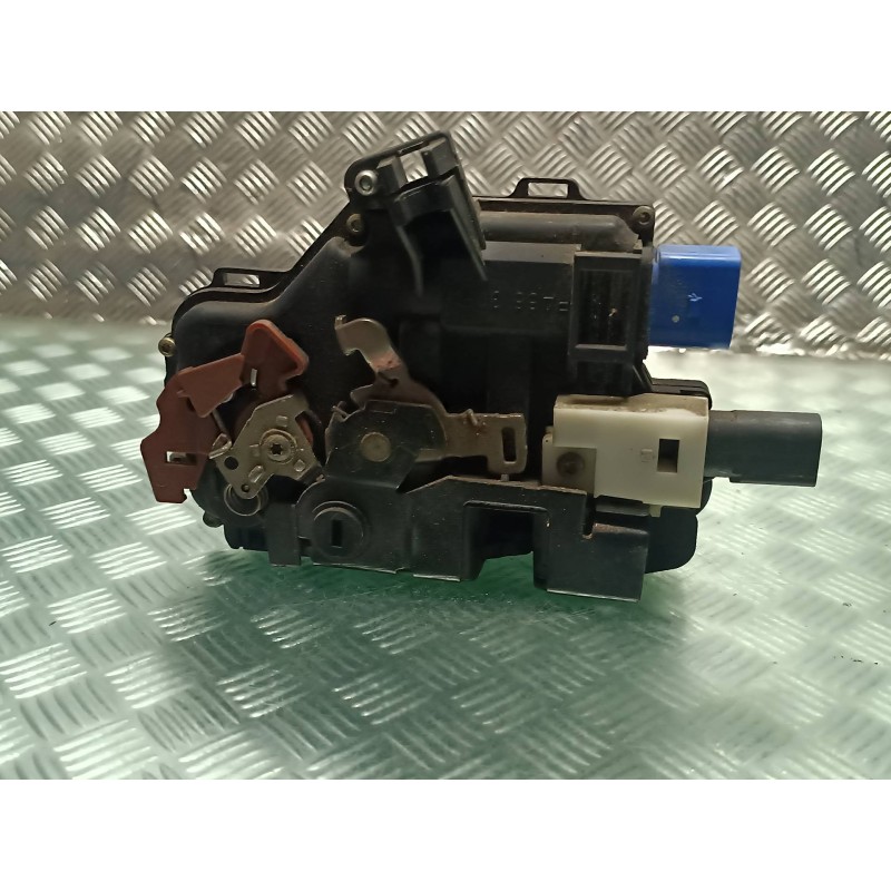 Recambio de cerradura puerta trasera izquierda para volkswagen touareg (7la) referencia OEM IAM 7L0839015B CONECTOR 7 PINES ELEC