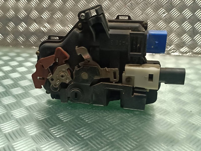 Recambio de cerradura puerta trasera izquierda para volkswagen touareg (7la) referencia OEM IAM 7L0839015B CONECTOR 7 PINES ELEC