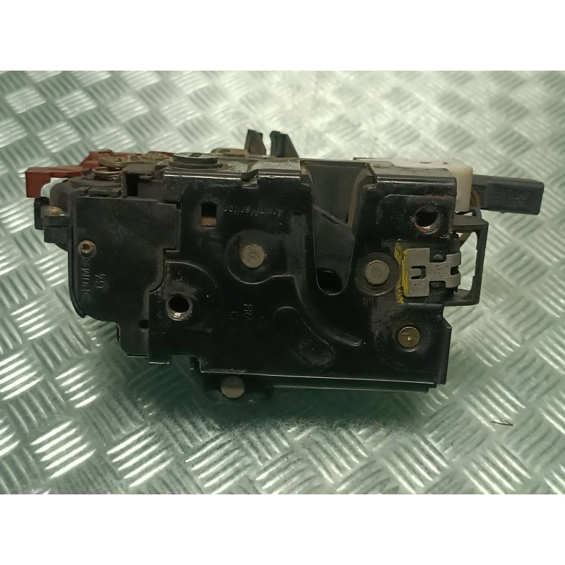 Recambio de cerradura puerta trasera izquierda para volkswagen touareg (7la) referencia OEM IAM 7L0839015B CONECTOR 7 PINES ELEC