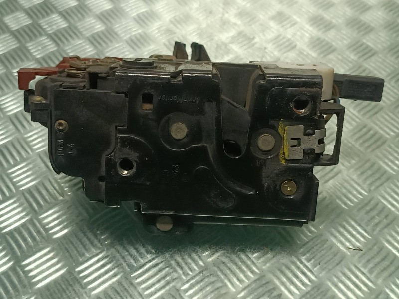 Recambio de cerradura puerta trasera izquierda para volkswagen touareg (7la) referencia OEM IAM 7L0839015B CONECTOR 7 PINES ELEC