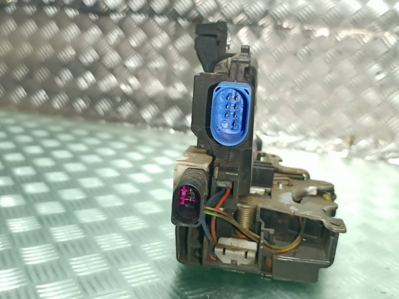 Recambio de cerradura puerta trasera izquierda para volkswagen touareg (7la) referencia OEM IAM 7L0839015B CONECTOR 7 PINES ELEC