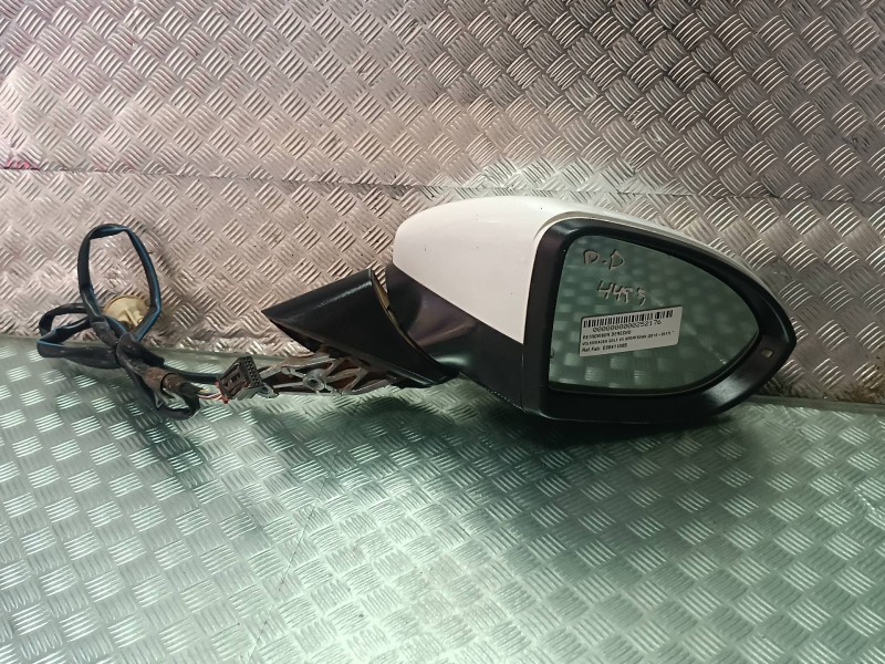 Recambio de retrovisor derecho para volkswagen golf vii sportsvan referencia OEM IAM E90411065  ELECTRICO