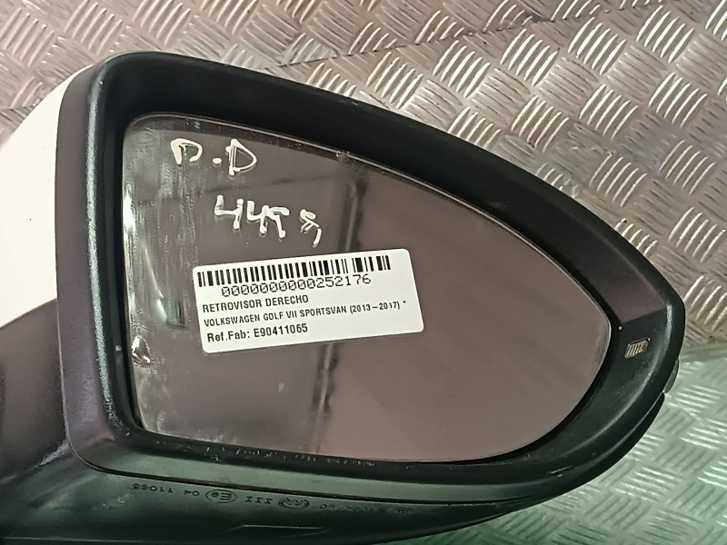 Recambio de retrovisor derecho para volkswagen golf vii sportsvan referencia OEM IAM E90411065  ELECTRICO