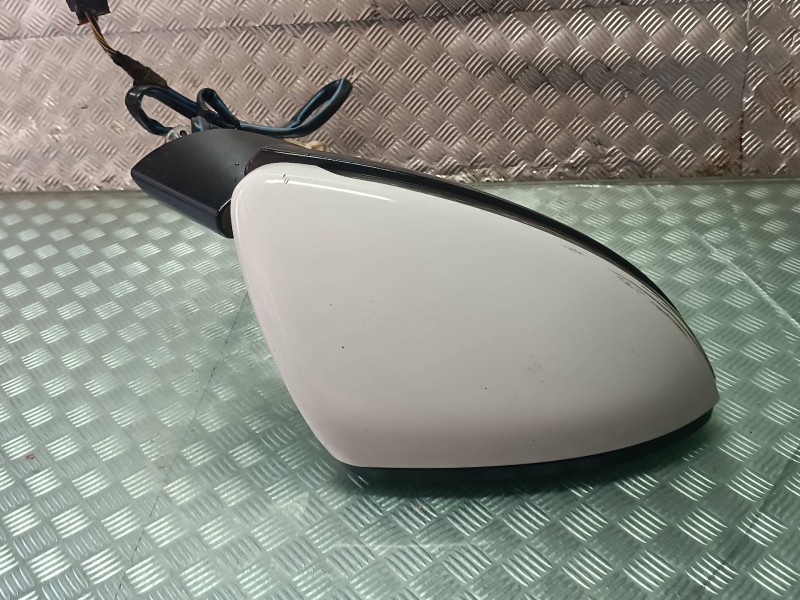 Recambio de retrovisor derecho para volkswagen golf vii sportsvan referencia OEM IAM E90411065  ELECTRICO