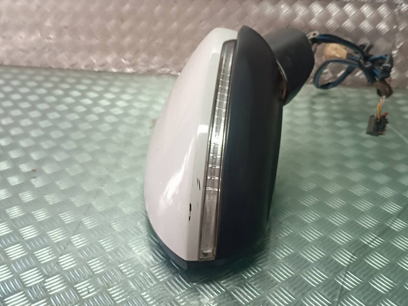 Recambio de retrovisor derecho para volkswagen golf vii sportsvan referencia OEM IAM E90411065  ELECTRICO