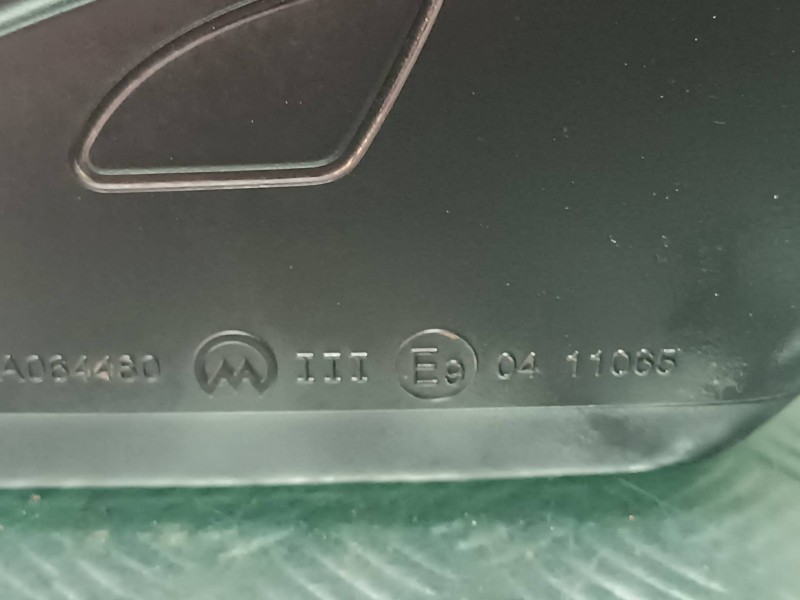 Recambio de retrovisor derecho para volkswagen golf vii sportsvan referencia OEM IAM E90411065  ELECTRICO
