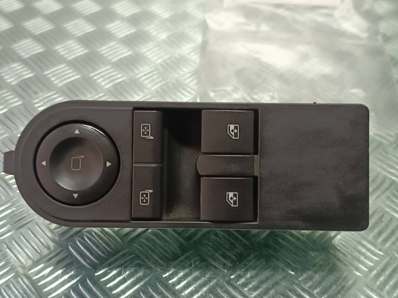 Recambio de mando elevalunas delantero izquierdo para opel astra gtc referencia OEM IAM 13228706  