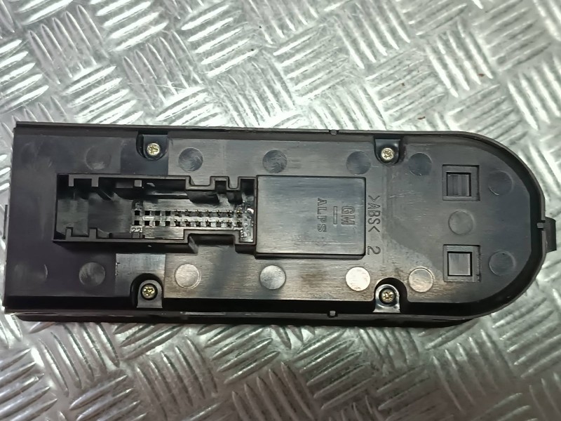 Recambio de mando elevalunas delantero izquierdo para opel astra gtc referencia OEM IAM 13228706  