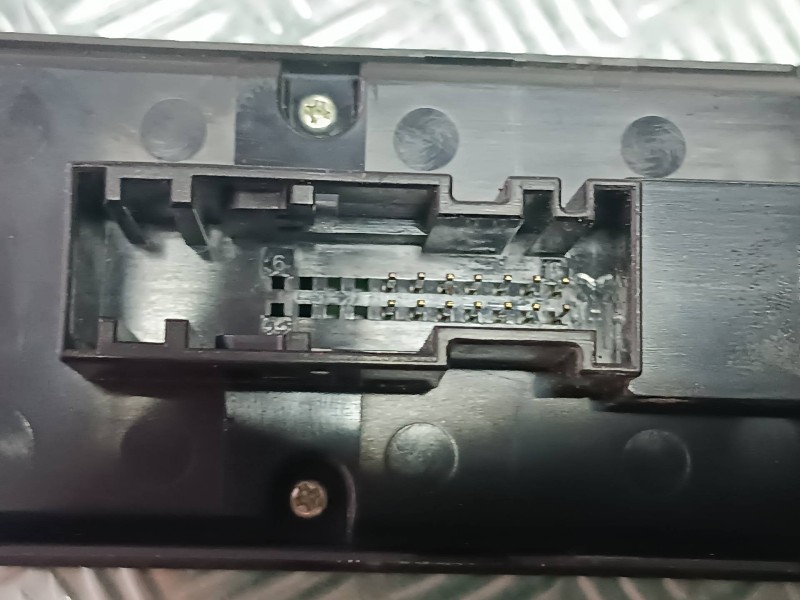 Recambio de mando elevalunas delantero izquierdo para opel astra gtc referencia OEM IAM 13228706  