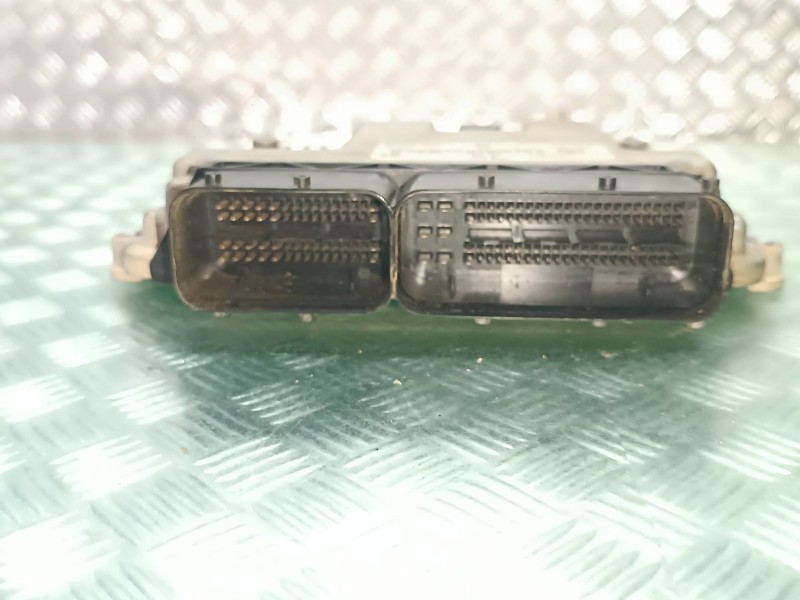 Recambio de centralita motor uce para opel astra gtc referencia OEM IAM 0281011381 8973698461 BOSCH