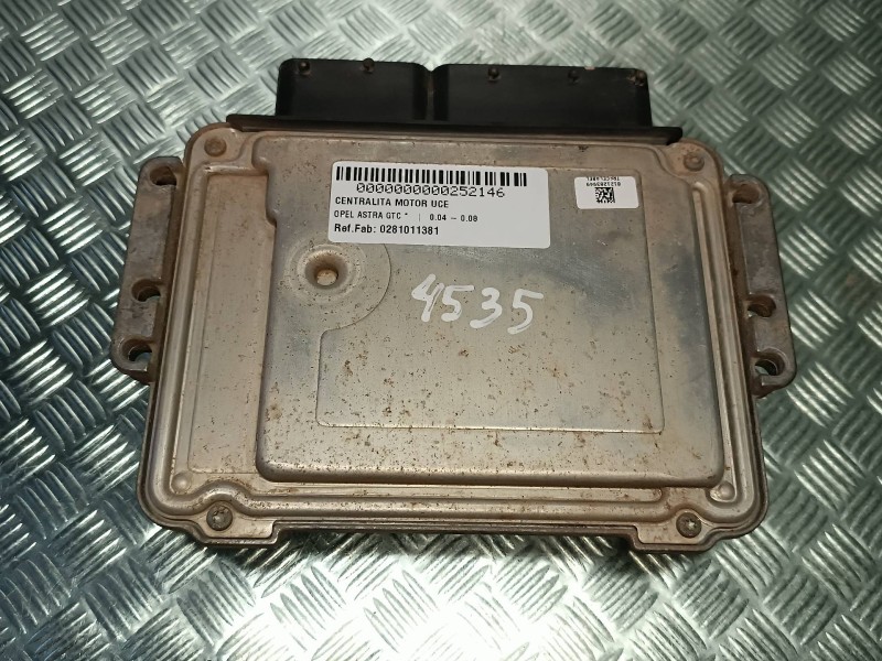 Recambio de centralita motor uce para opel astra gtc referencia OEM IAM 0281011381 8973698461 BOSCH