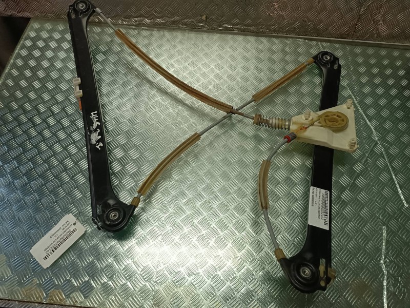 Recambio de elevalunas delantero izquierdo para audi a3 (8p) referencia OEM IAM E005060001B  SIN MOTOR