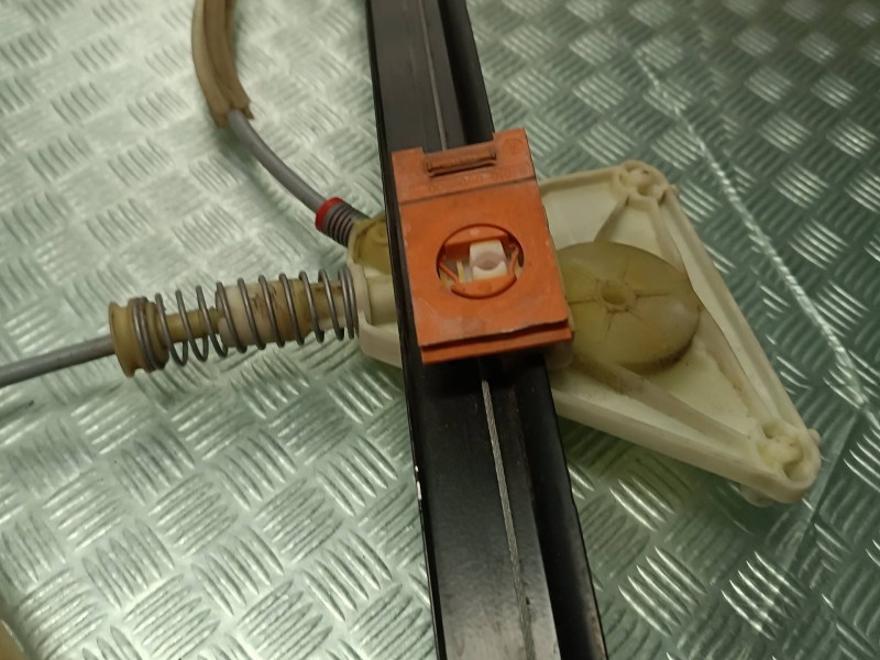 Recambio de elevalunas delantero izquierdo para audi a3 (8p) referencia OEM IAM E005060001B  SIN MOTOR