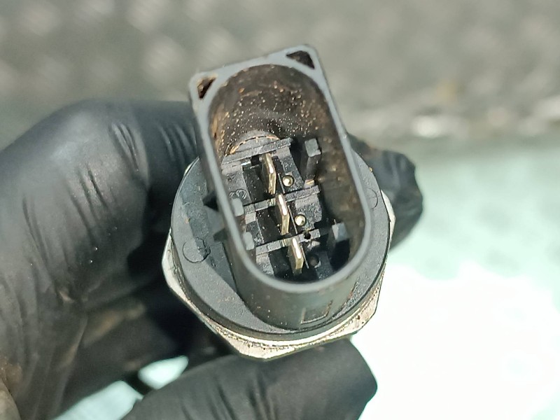 Recambio de rampa inyectora para volkswagen golf vii sportsvan referencia OEM IAM E1021057 0261500248 3 PINES