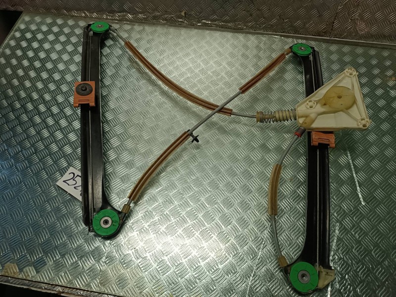 Recambio de elevalunas delantero derecho para audi a3 (8p) referencia OEM IAM E006060001B  SIN MOTOR