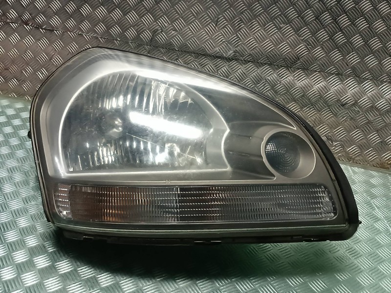 Recambio de faro derecho para hyundai tucson (jm) referencia OEM IAM 921022EXXX 02A011A00 3 PINES