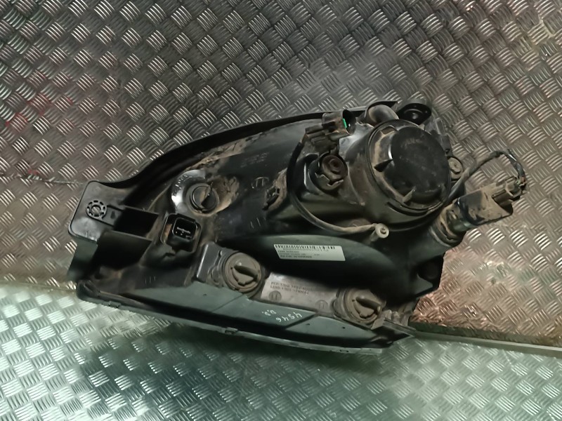 Recambio de faro derecho para hyundai tucson (jm) referencia OEM IAM 921022EXXX 02A011A00 3 PINES