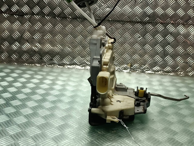 Recambio de cerradura puerta trasera izquierda para audi a3 (8p) referencia OEM IAM 4F0839015 ELECTRICA 7 PINES