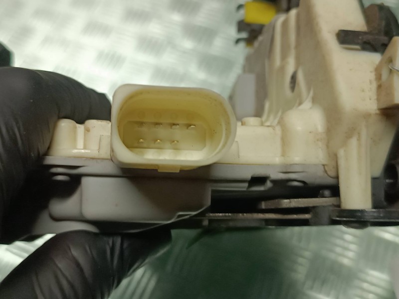 Recambio de cerradura puerta trasera izquierda para audi a3 (8p) referencia OEM IAM 4F0839015 ELECTRICA 7 PINES