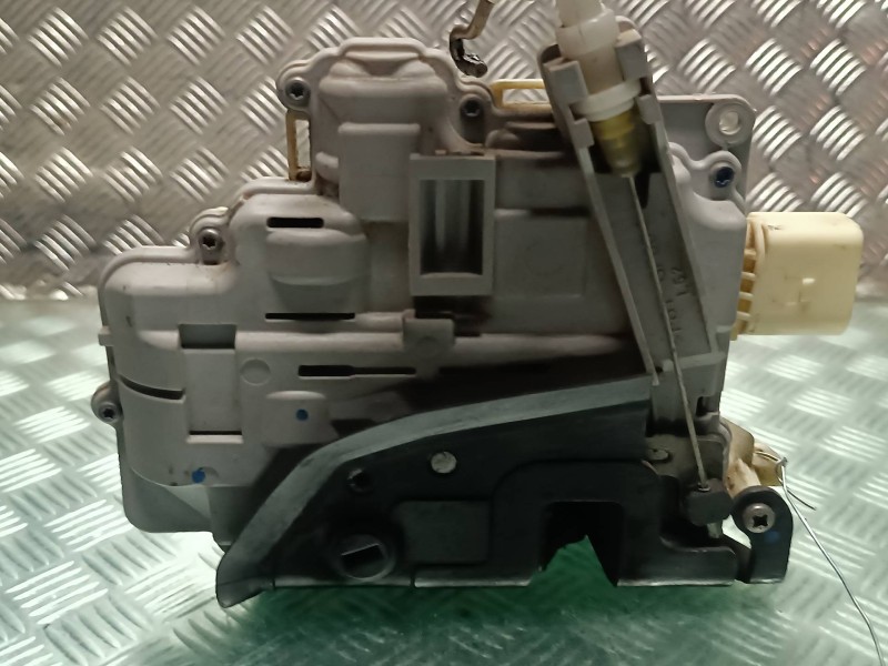 Recambio de cerradura puerta trasera izquierda para audi a3 (8p) referencia OEM IAM 4F0839015 ELECTRICA 7 PINES