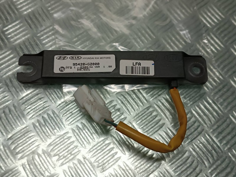 Recambio de amplificador de antena para hyundai ioniq 5 5 referencia OEM IAM 95420G2000 A06030Z032PDN1650 2 PINES