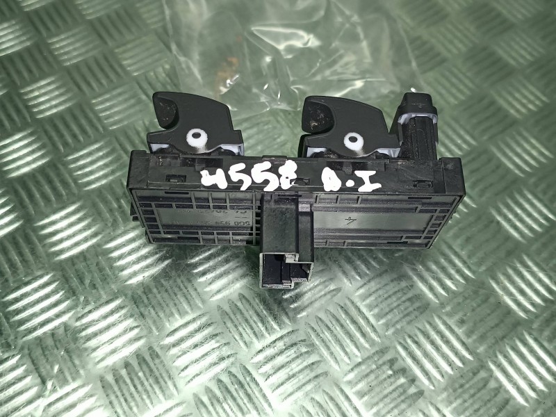 Recambio de mando elevalunas delantero izquierdo para seat arona referencia OEM IAM 5G0959857F  8 PINES