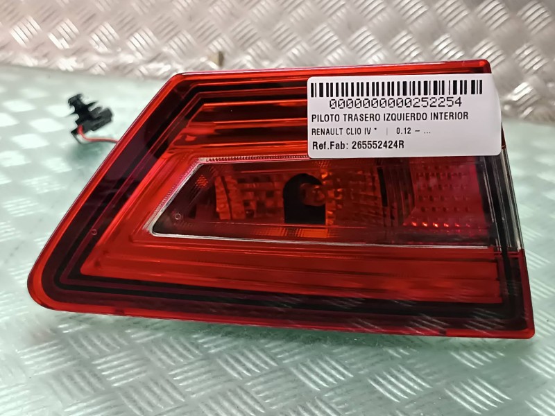 Recambio de piloto trasero izquierdo interior para renault clio iv referencia OEM IAM 265552424R  2 PINES Recambio de piloto trasero izquierdo interior para renault clio iv referencia OEM IAM 265552424R  2 PINES