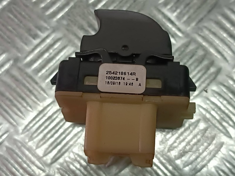 Recambio de mando elevalunas delantero derecho para renault clio iv referencia OEM IAM 254218614R  6 PINES Recambio de mando elevalunas delantero derecho para renault clio iv referencia OEM IAM 254218614R  6 PINES
