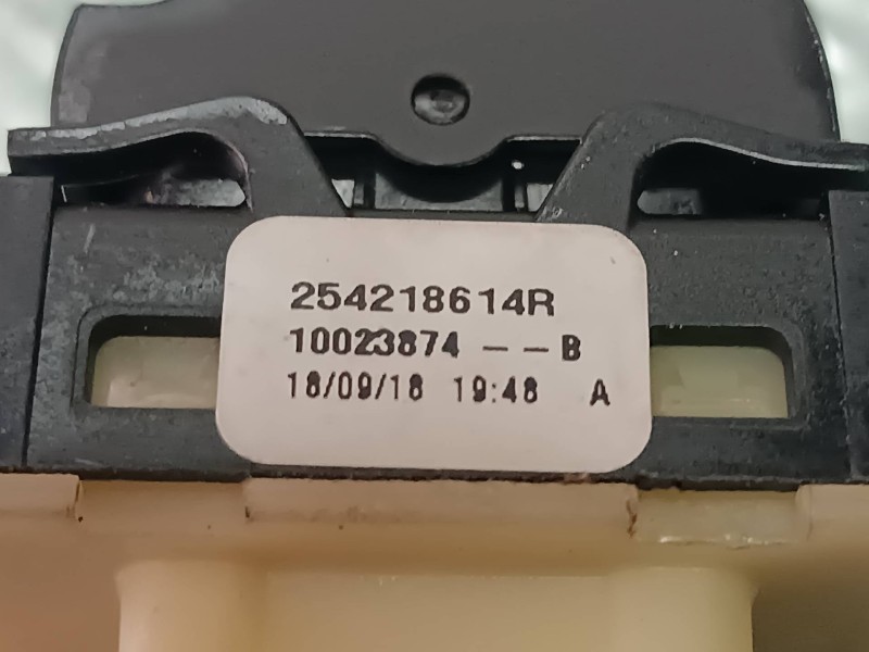 Recambio de mando elevalunas delantero derecho para renault clio iv referencia OEM IAM 254218614R  6 PINES Recambio de mando elevalunas delantero derecho para renault clio iv referencia OEM IAM 254218614R  6 PINES
