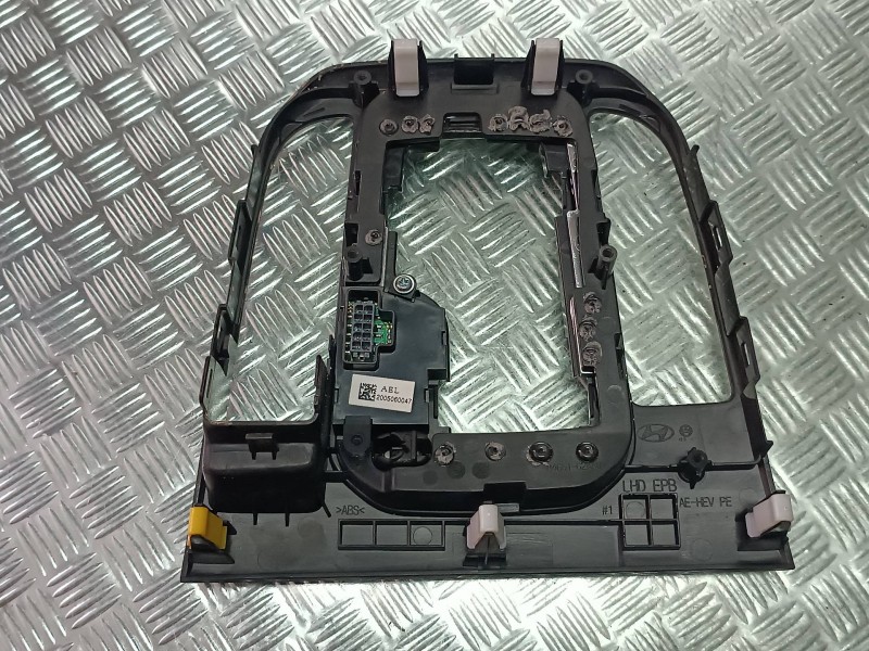 Recambio de embellecedor para hyundai ioniq 5 5 referencia OEM IAM 84651G2AA0  CAMBIO